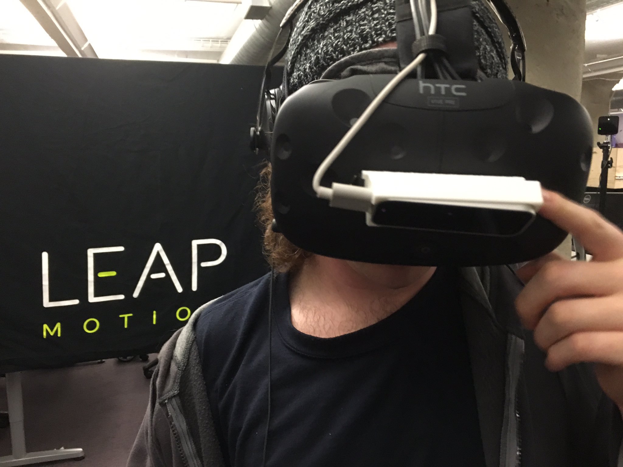 The mighty David Holz live on #Altspace now https://t.co/eycORjyyGa